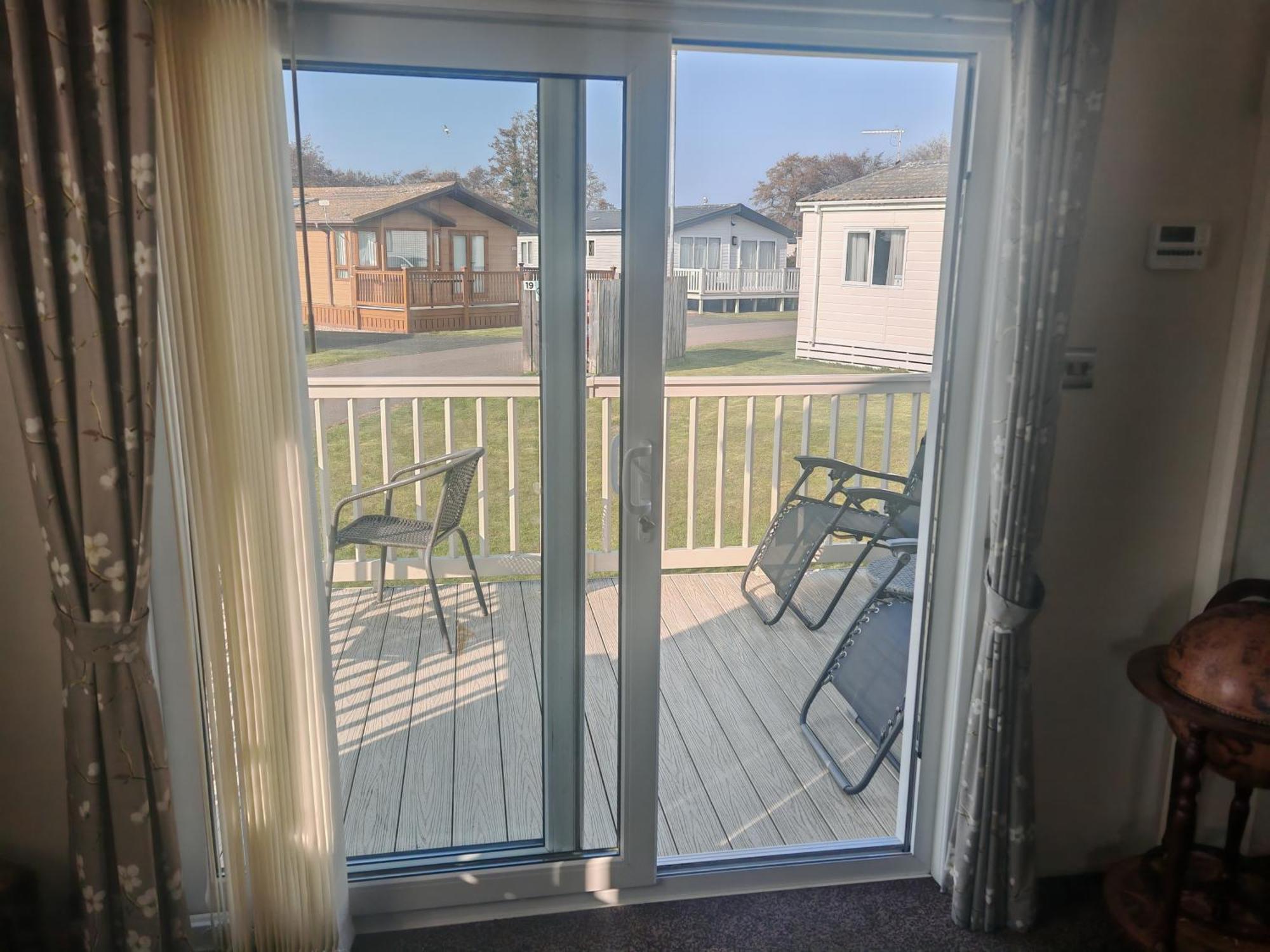 Manor Park Dog Friendly 2 Bed, 6 Berth With Decking 600 Yard's From The In Holiday home Hunstanton