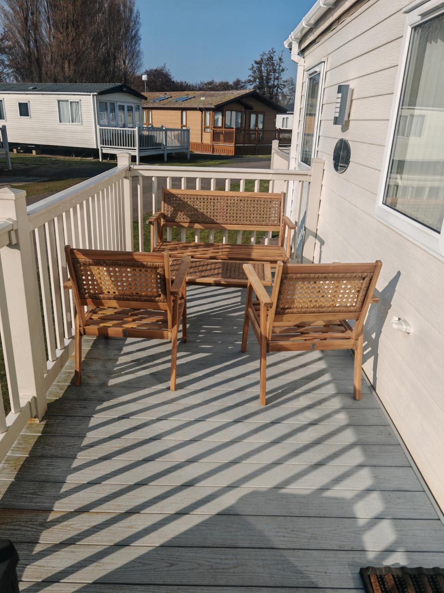 Holiday home Manor Park Dog Friendly 2 Bed, 6 Berth With Decking 600 Yard's From The In