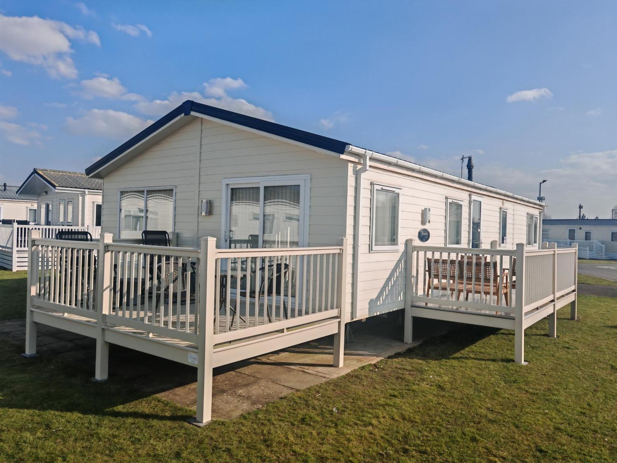 Manor Park Dog Friendly 2 Bed, 6 Berth With Decking 600 Yard's From The In
